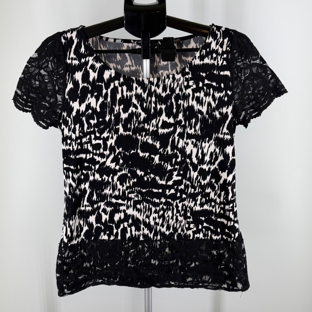 Ann Taylor Black White Abstract Ikat Print Lace Trim‎ Short Sleeve Top S